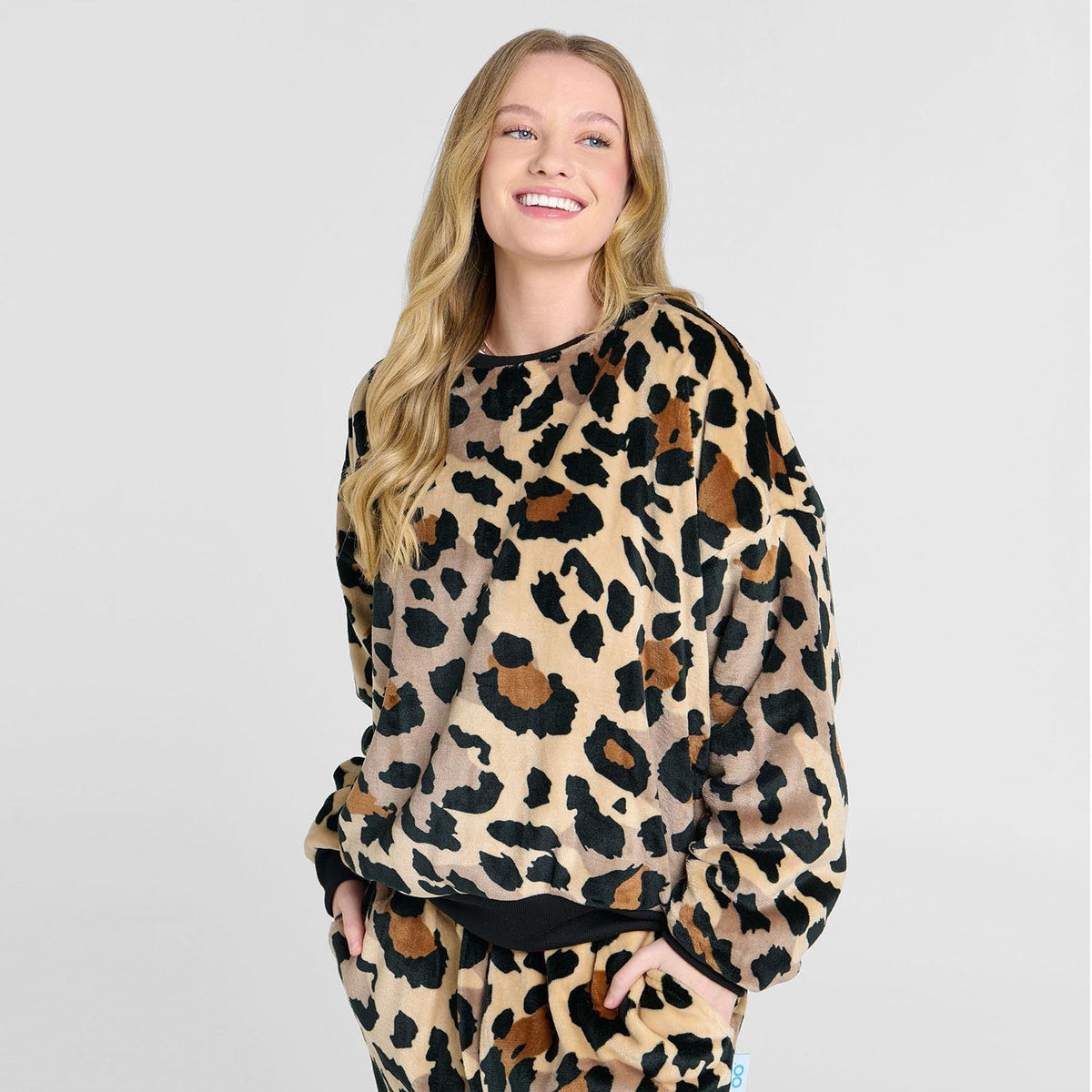 size: Sarah is 168cm wearing a size S/M