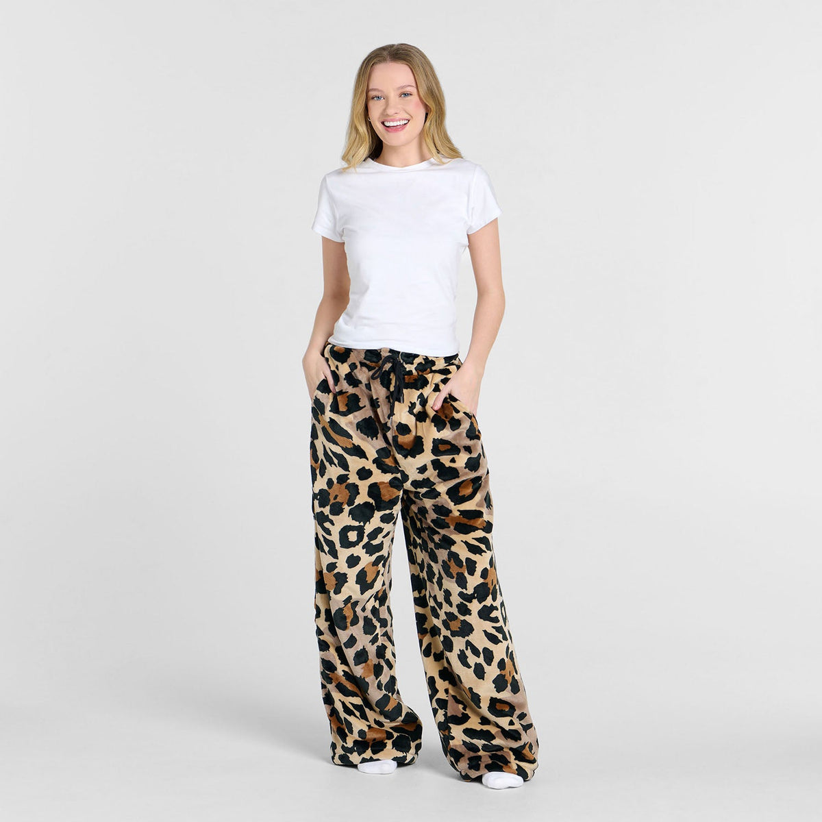 size: Sarah is 168cm wearing a size S/M