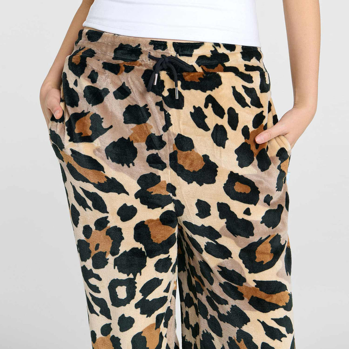 size: Sarah is 168cm wearing a size S/M