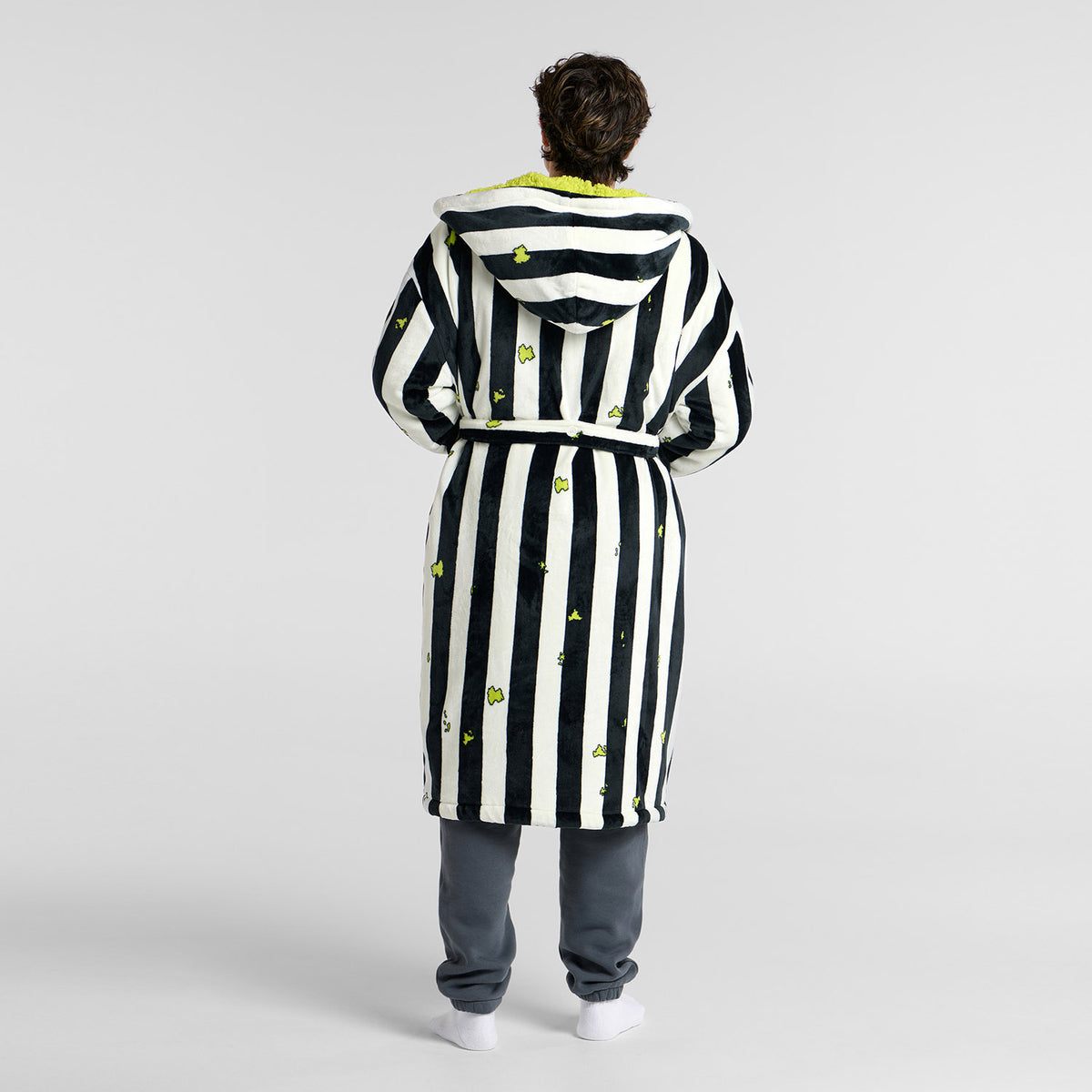 size: Cole is 183cm wearing a size L/XL