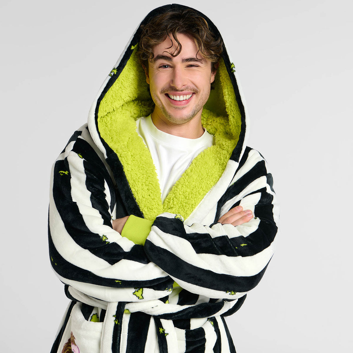 size: Cole is 183cm wearing a size L/XL