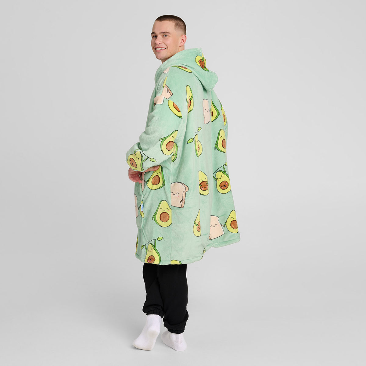 size: Riley is 182cm wearing a size L/XL