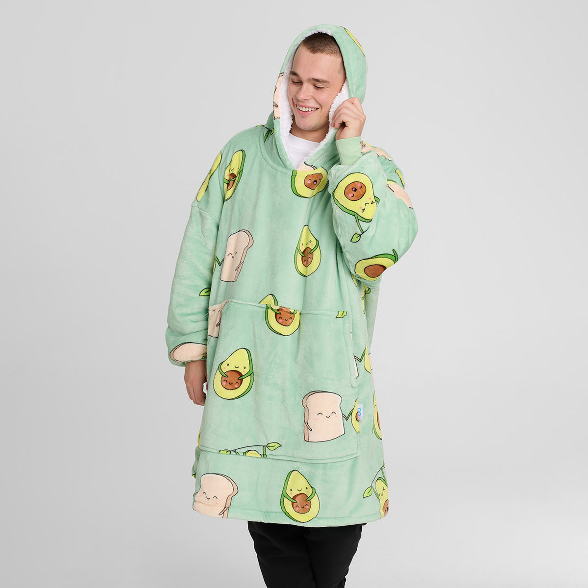 size: Riley is 182cm wearing a size L/XL
