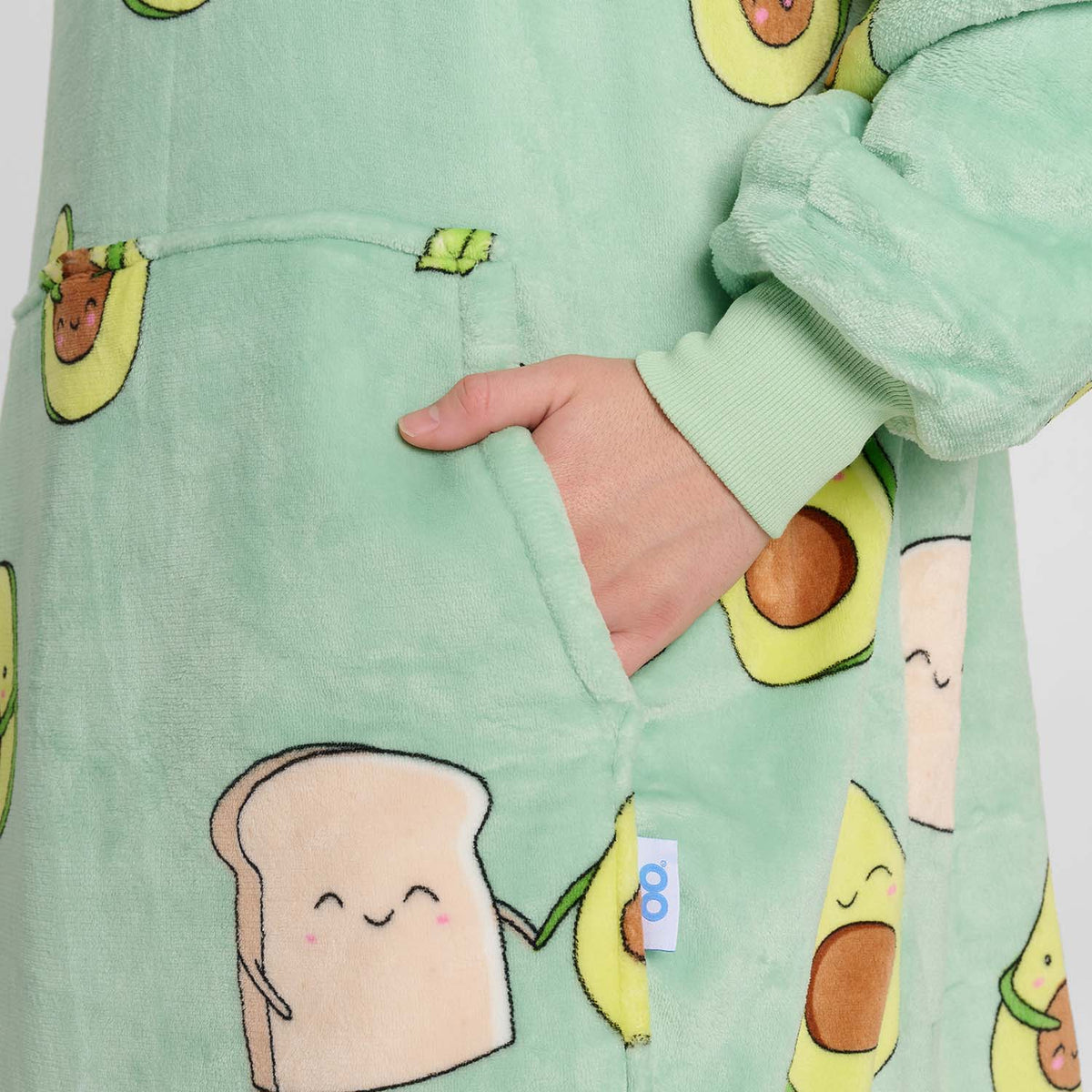 size: Riley is 182cm wearing a size L/XL