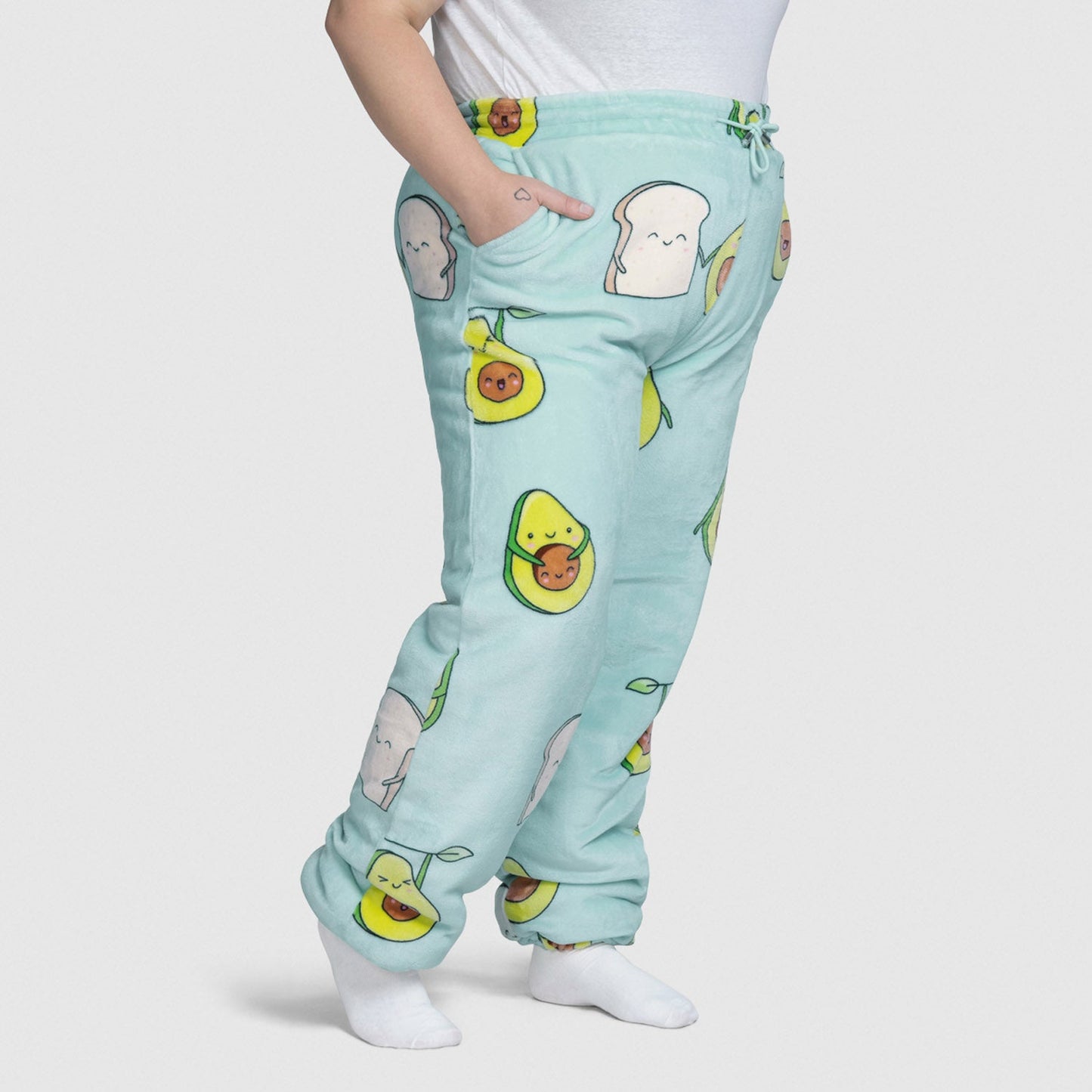 size: Montana is 165cm wearing a size 4XL/5XL
