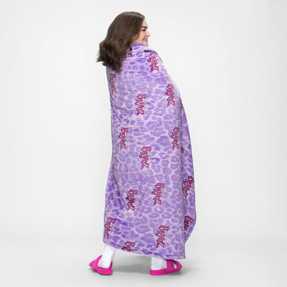 size: Claudia is 5'8" wearing a size Single