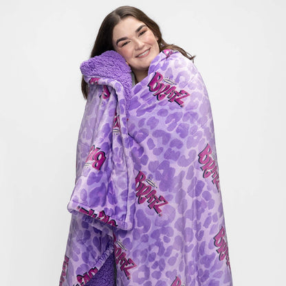 size: Claudia is 5'8" wearing a size Single