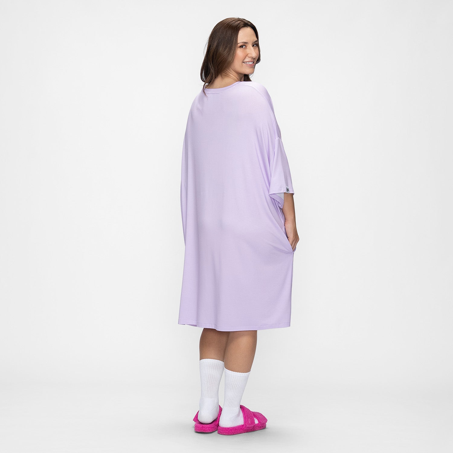 size: Mia is 5'7" wearing a size OSFM