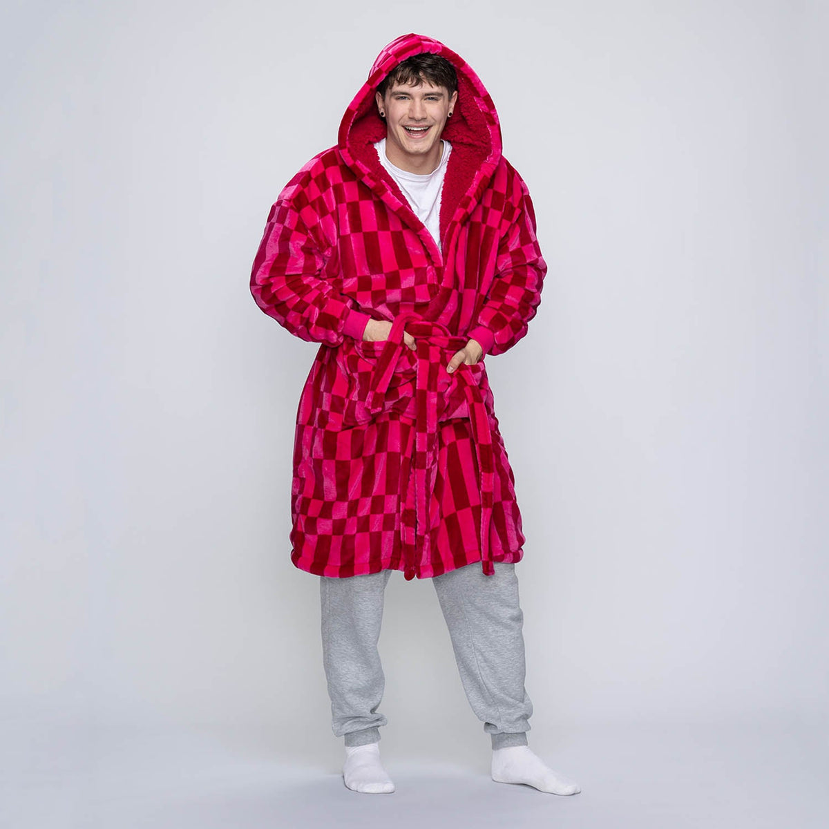 Beight Outdoor Robe Bright Pink Geo Sherpa Robe – The Oodie Canada