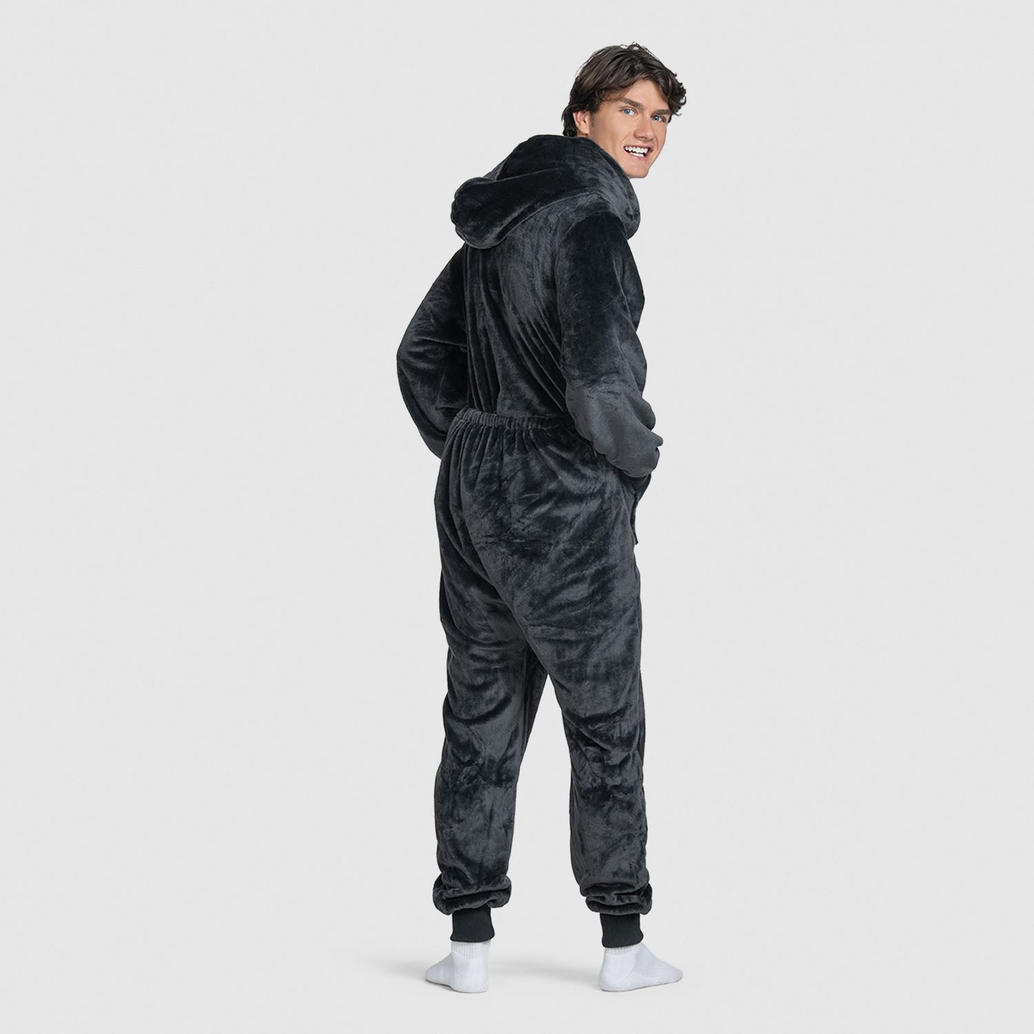 size: Finn is 6'0" wearing a size L/XL