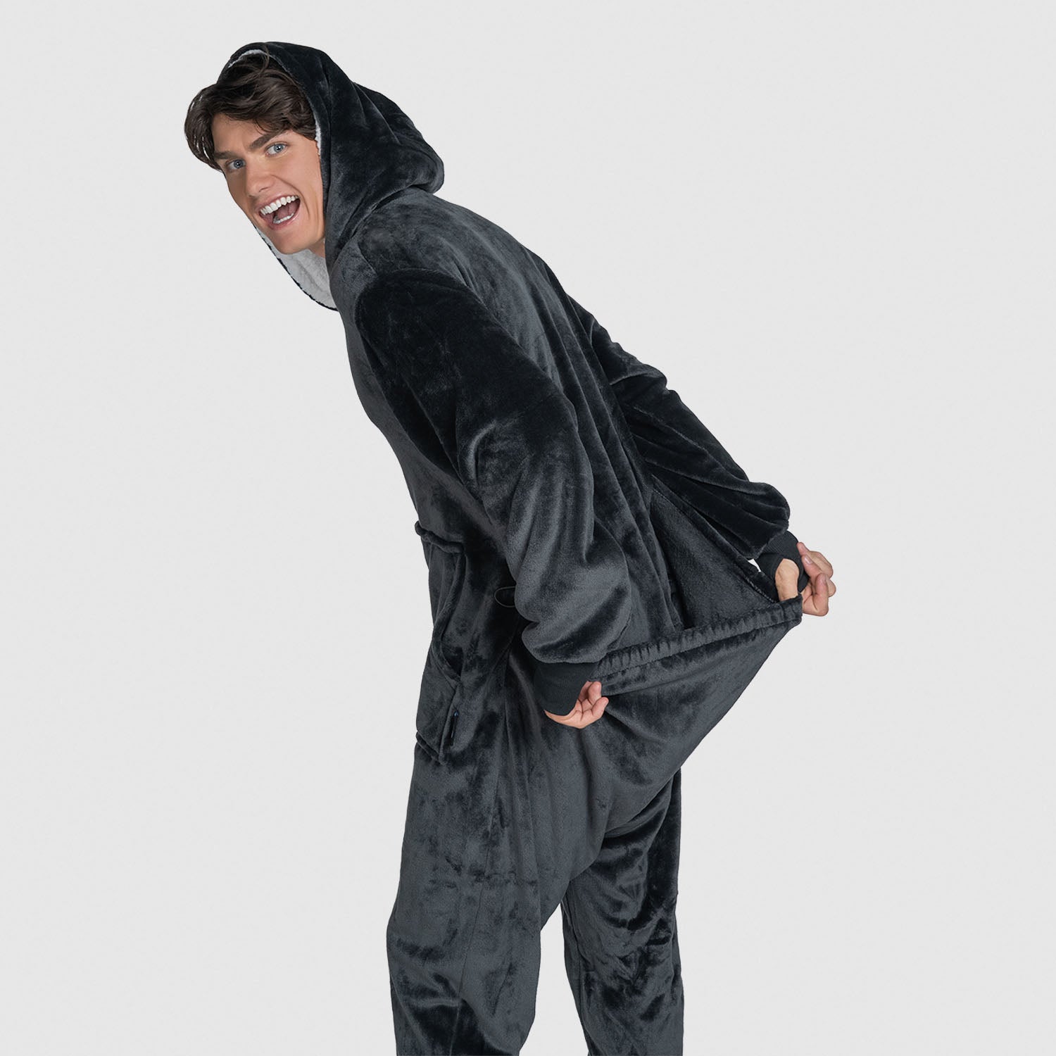 size: Finn is 6'0" wearing a size L/XL
