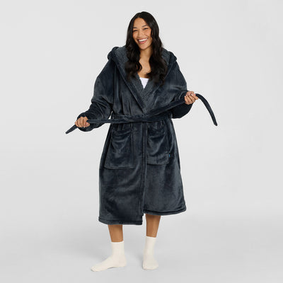 size: Alejandra is 172cm wearing a size L/XL