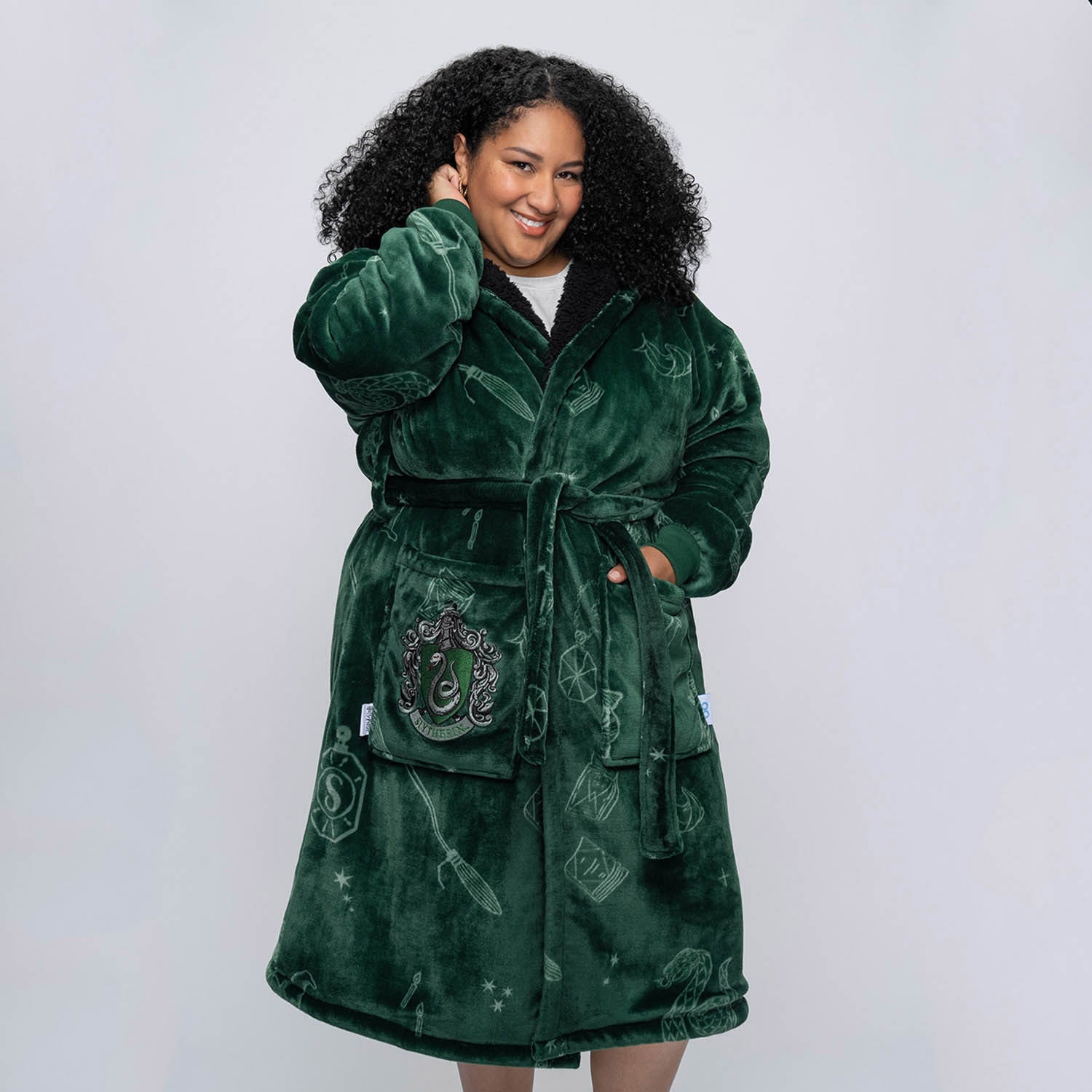 size: Aisha is 161cm wearing a size L/XL