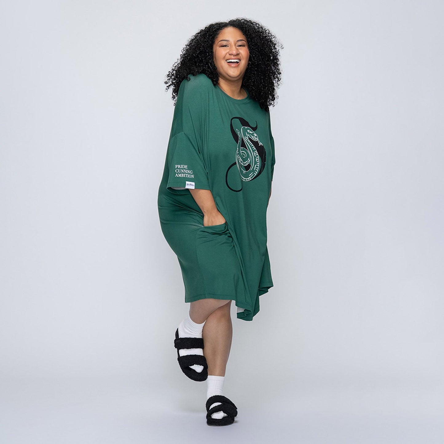 size: Aisha is 161cm wearing a size S/XL