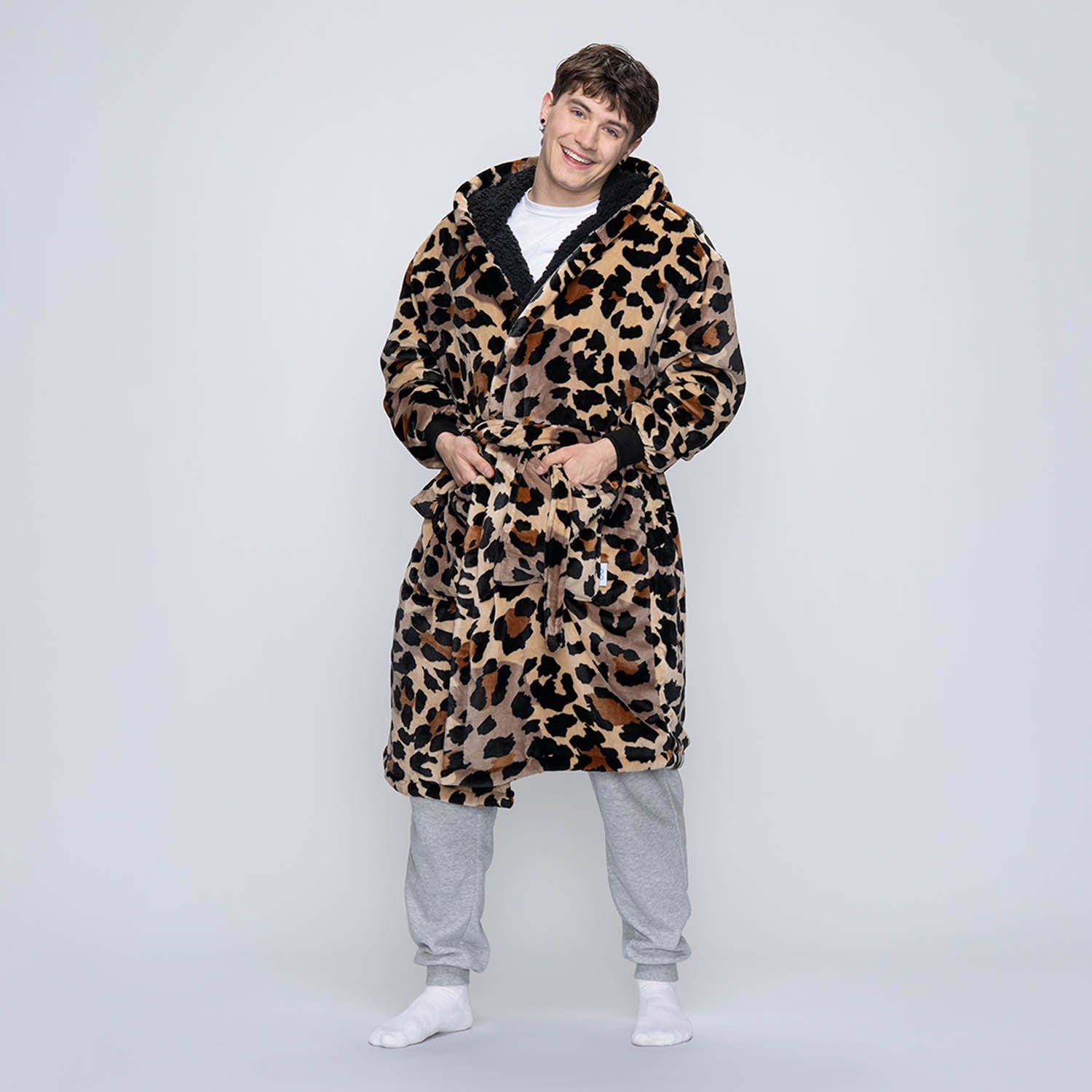 Leopard Sherpa Robe – The Oodie Canada