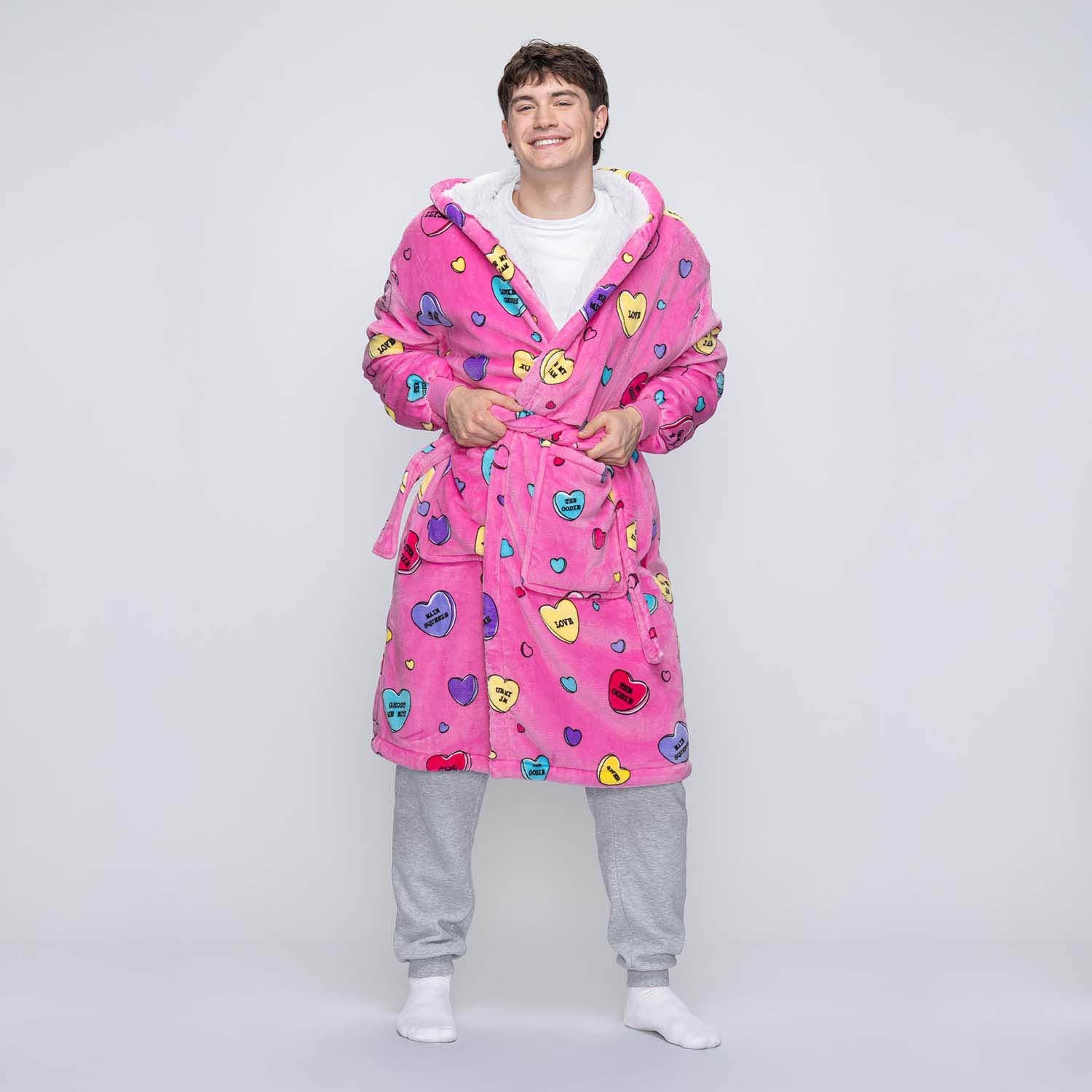 size: Connor is 6'0" wearing a size  L/XL