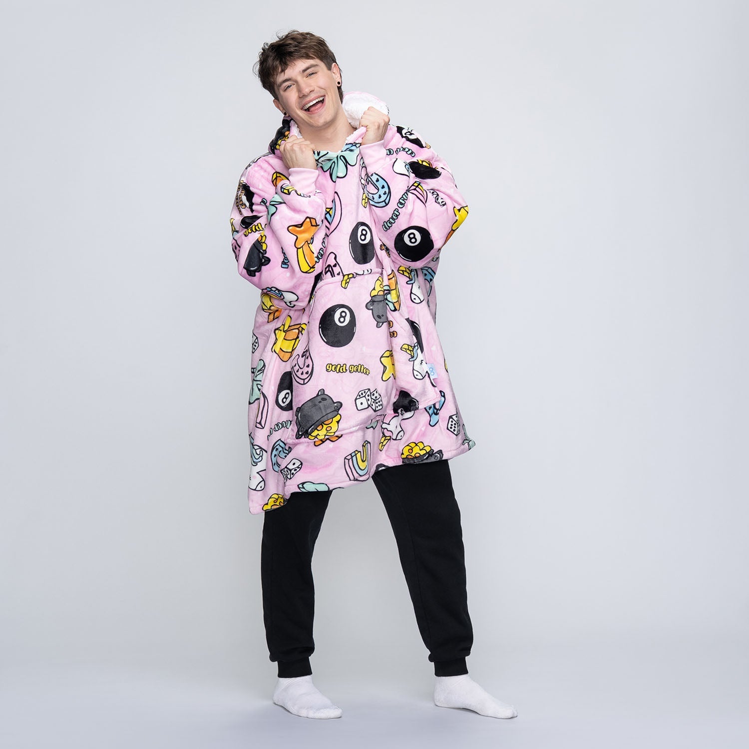 size: Connor is 6'0" wearing a size OOD