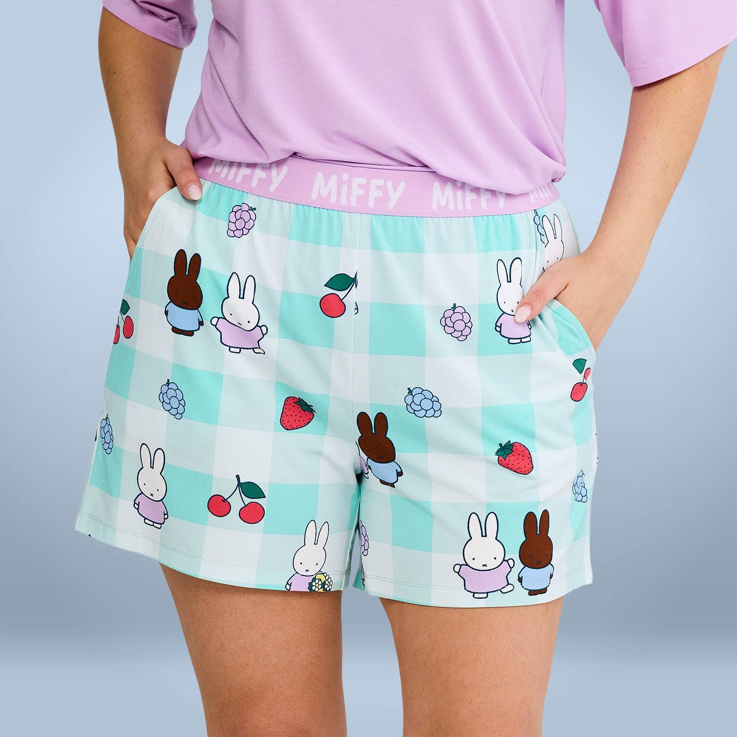 size: Serena is 5’11” wearing a size L/XL