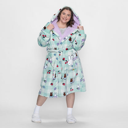 size: Finty is 5'7" wearing a size  L/XL