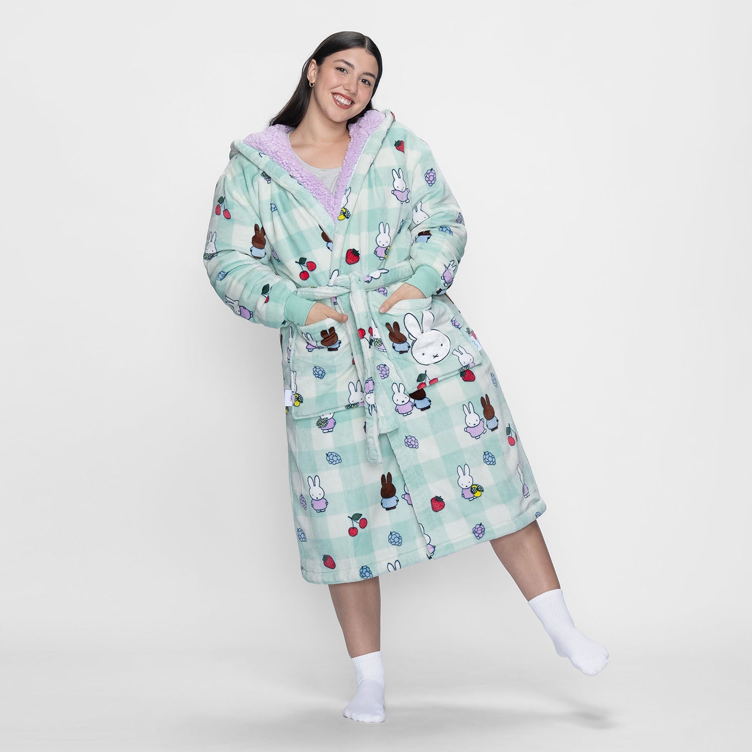 size: Sharnaya is 5'3" wearing a size S/M