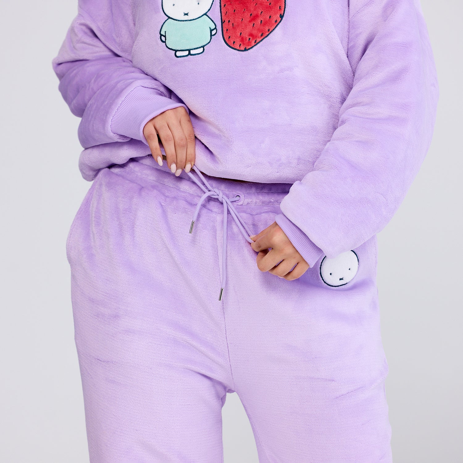 size: Serena is 5’11” wearing a size L/XL