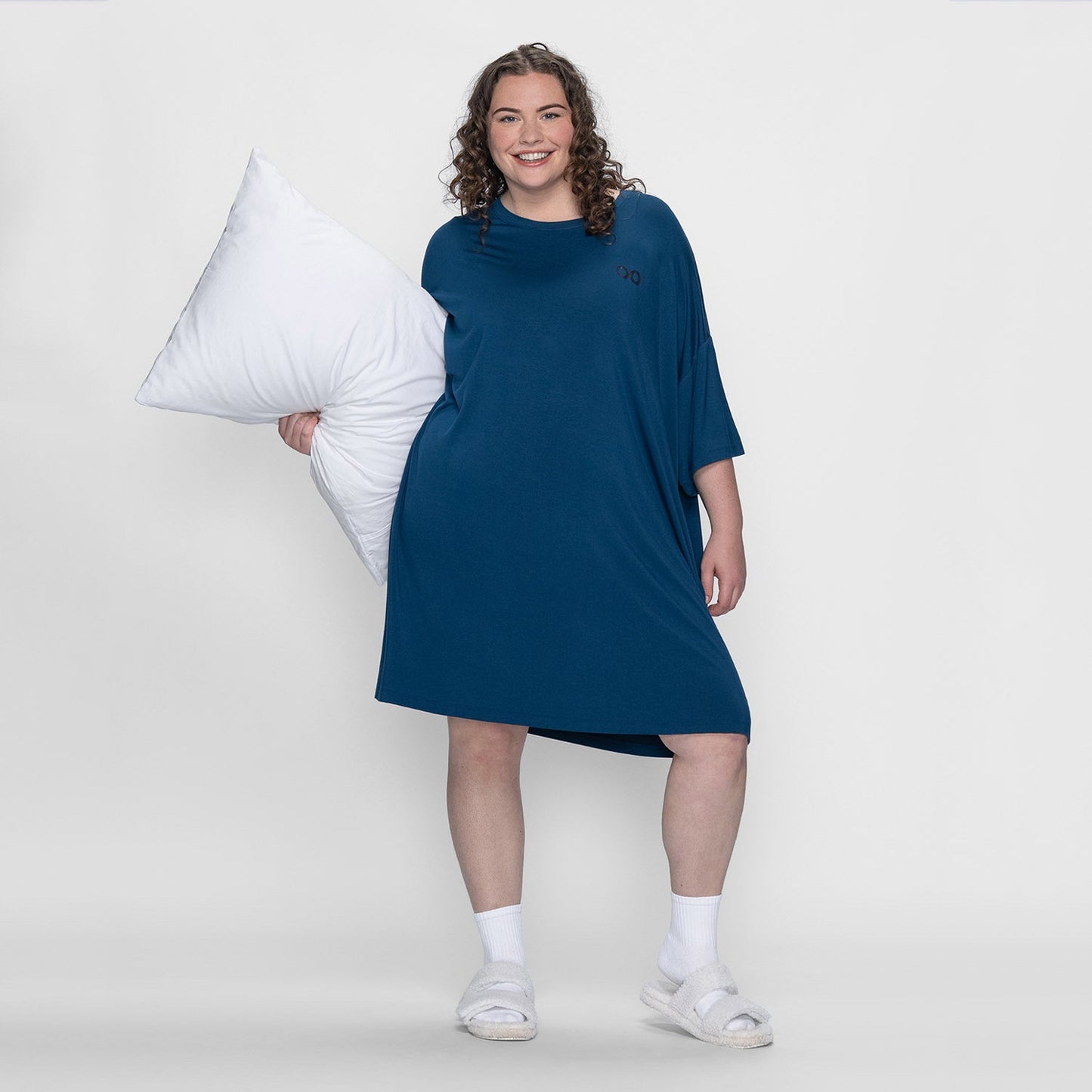 size: Finty is 5′7″ wearing a size OSFM
