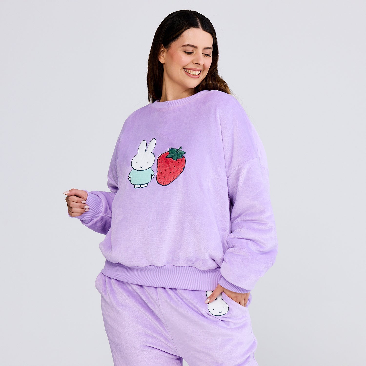 size: Serena is 5’11” wearing a size L/XL