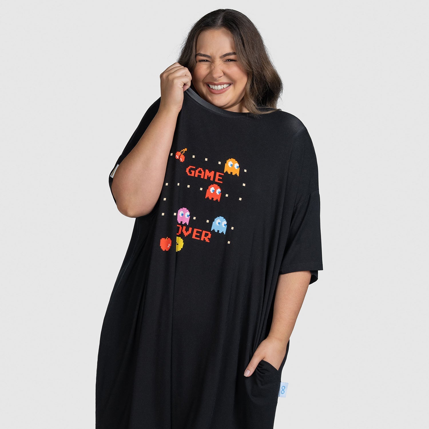 size: Caitlin is 6'0" wearing a size S-XL