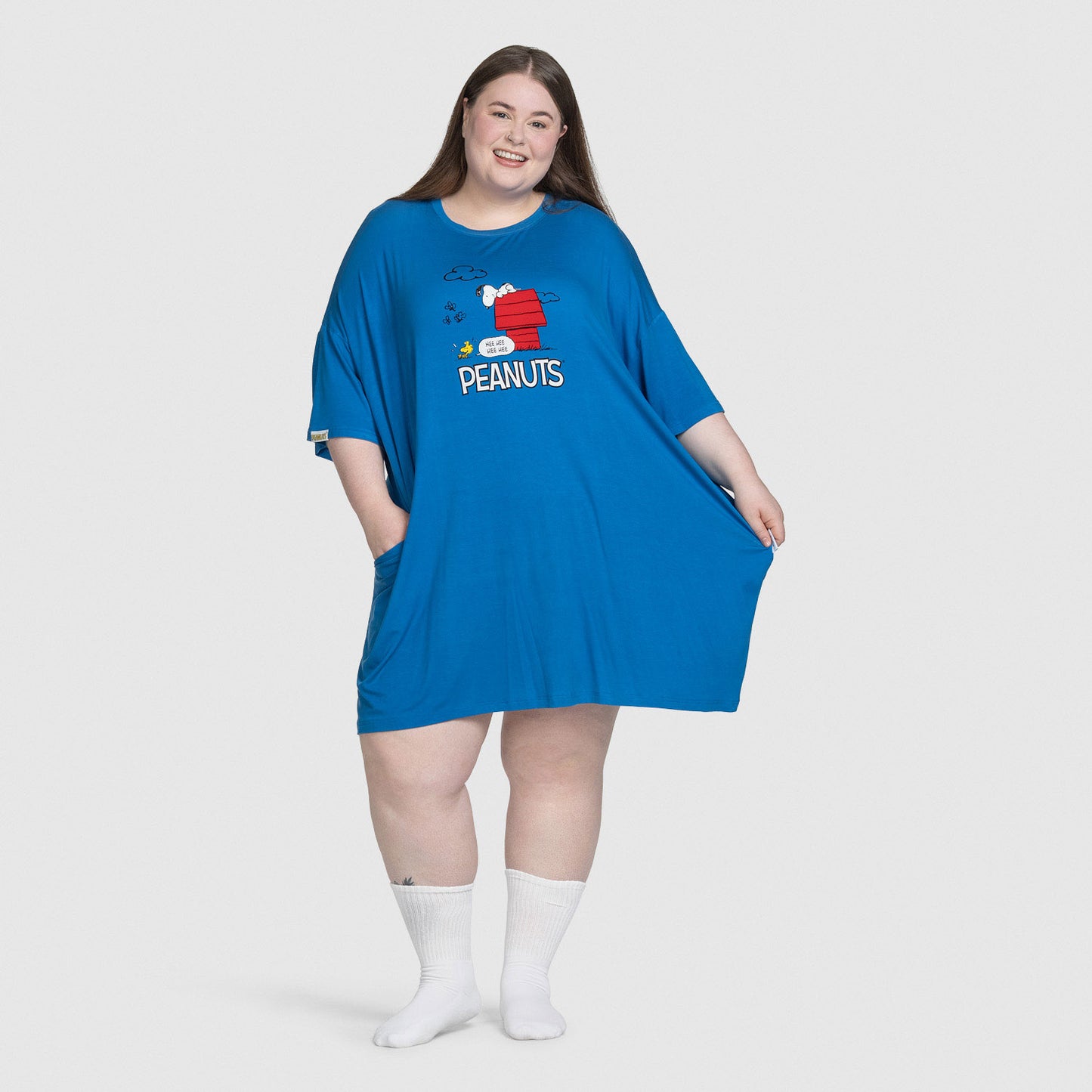 size: Lucy is 5'9" wearing a size S/XL