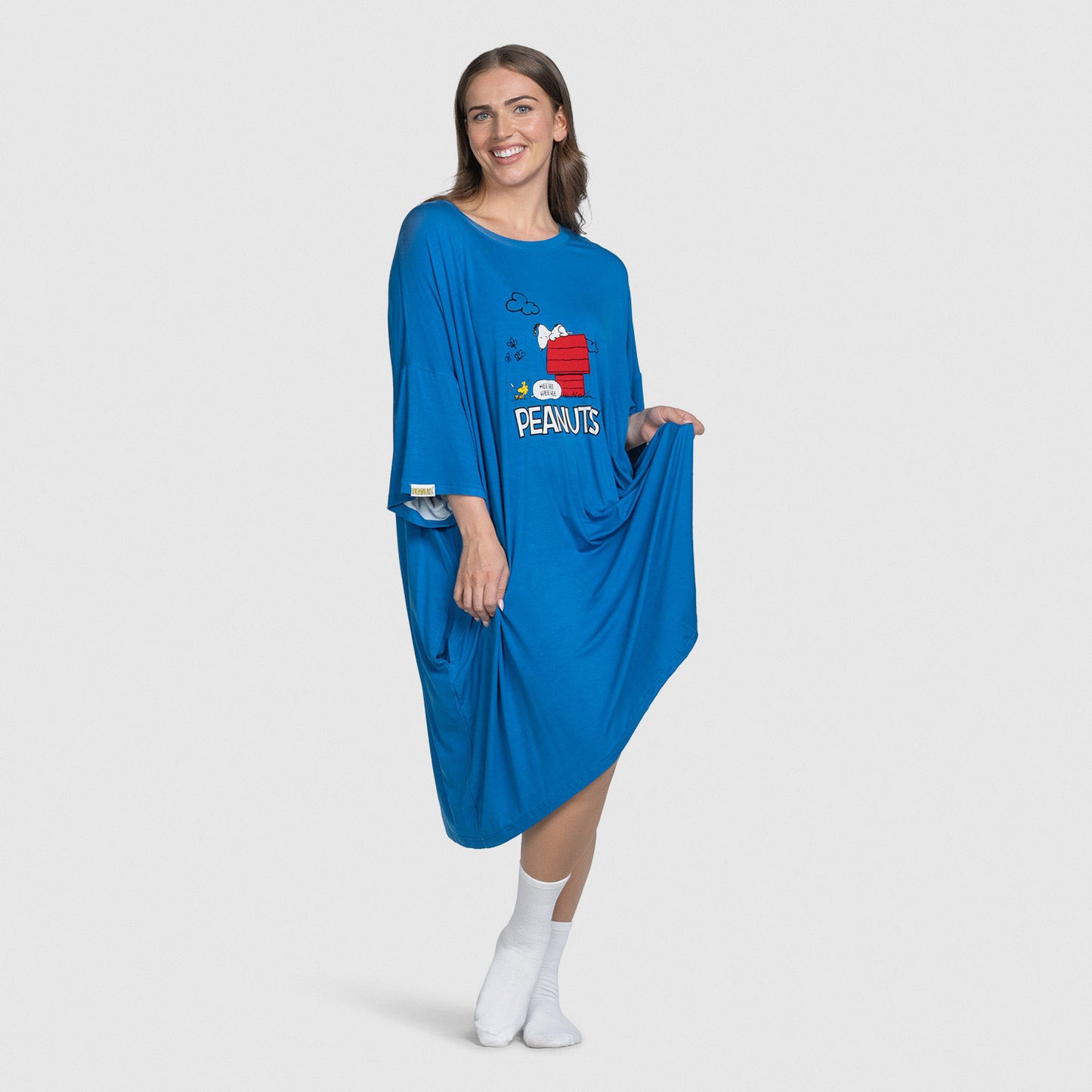 size: Sophia is 5'8" wearing a size S/XL