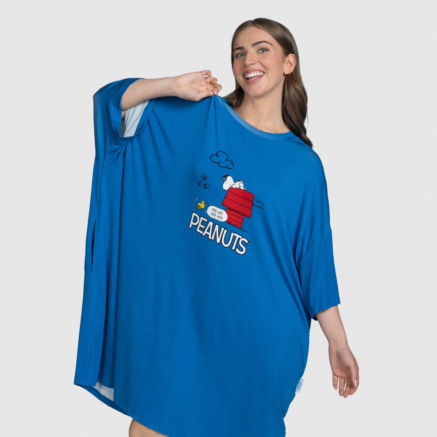 size: Sophia is 5'8" wearing a size S/XL