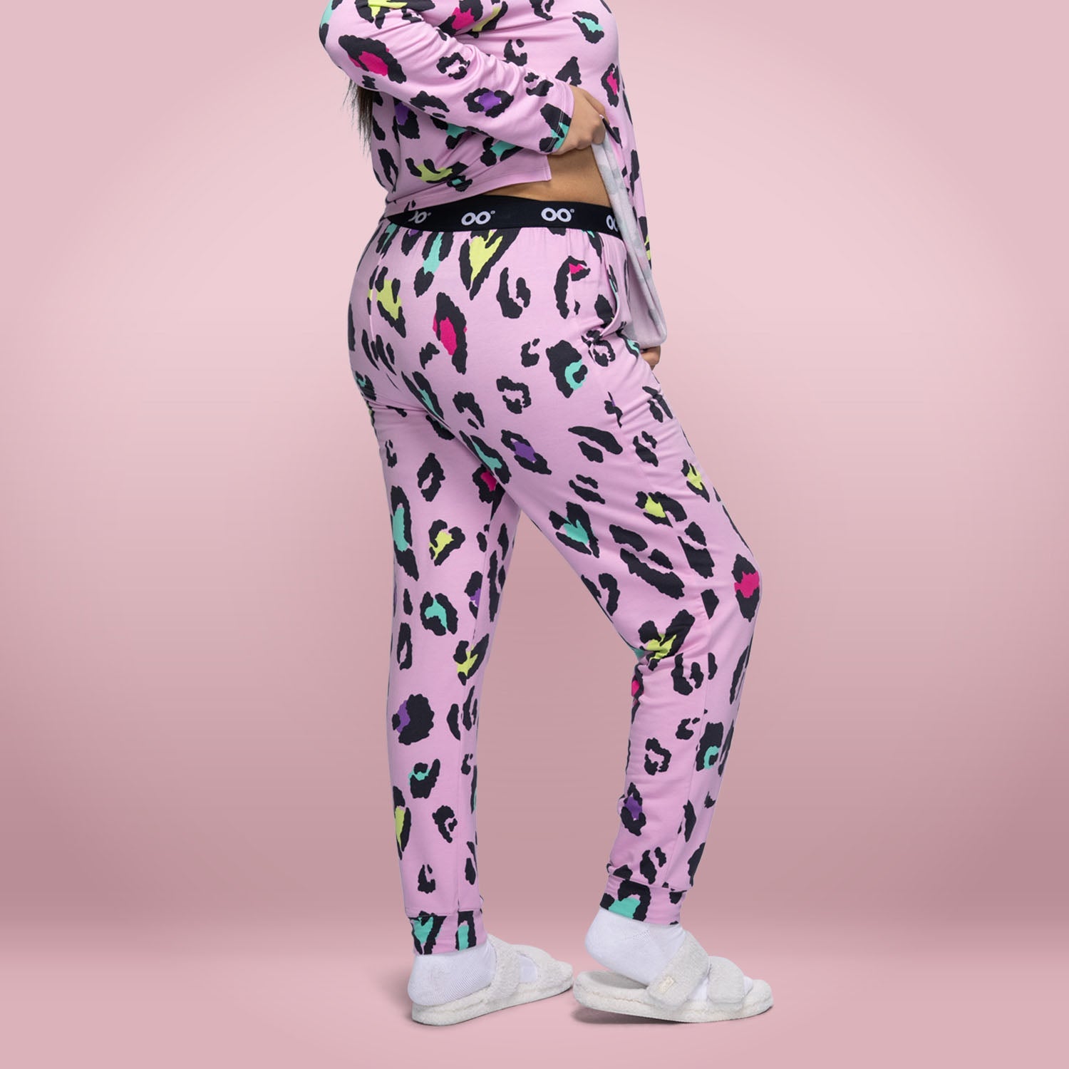 size: Serena is 5’11” wearing a size XL