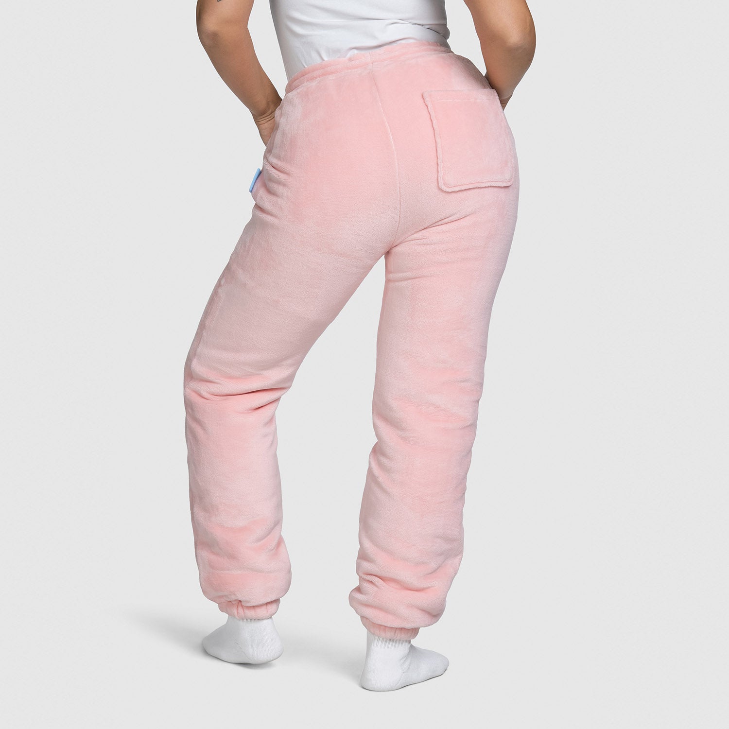 size: Mia is 170cm wearing a size S/M