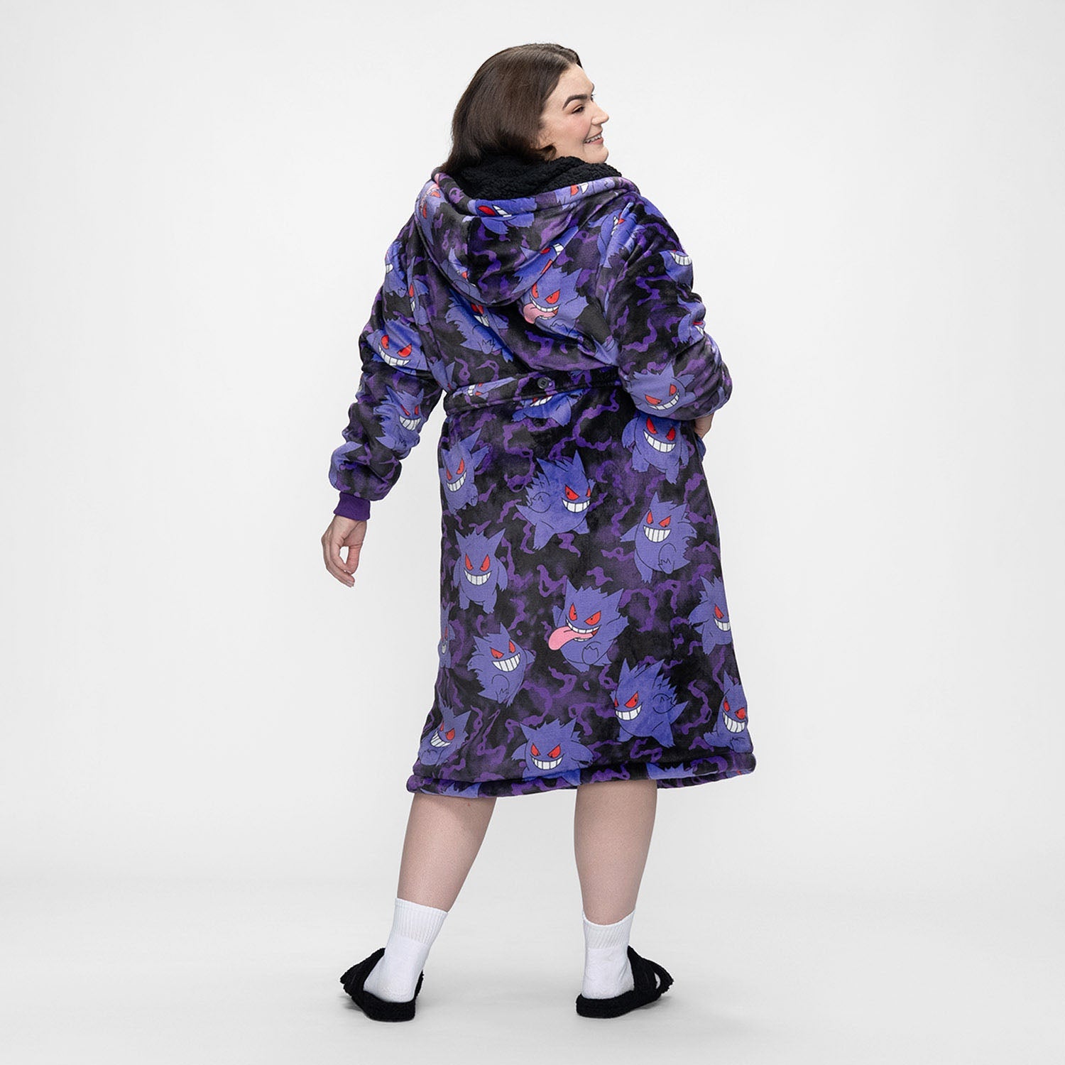 size: Claudia is 5'8" wearing a size L/XL