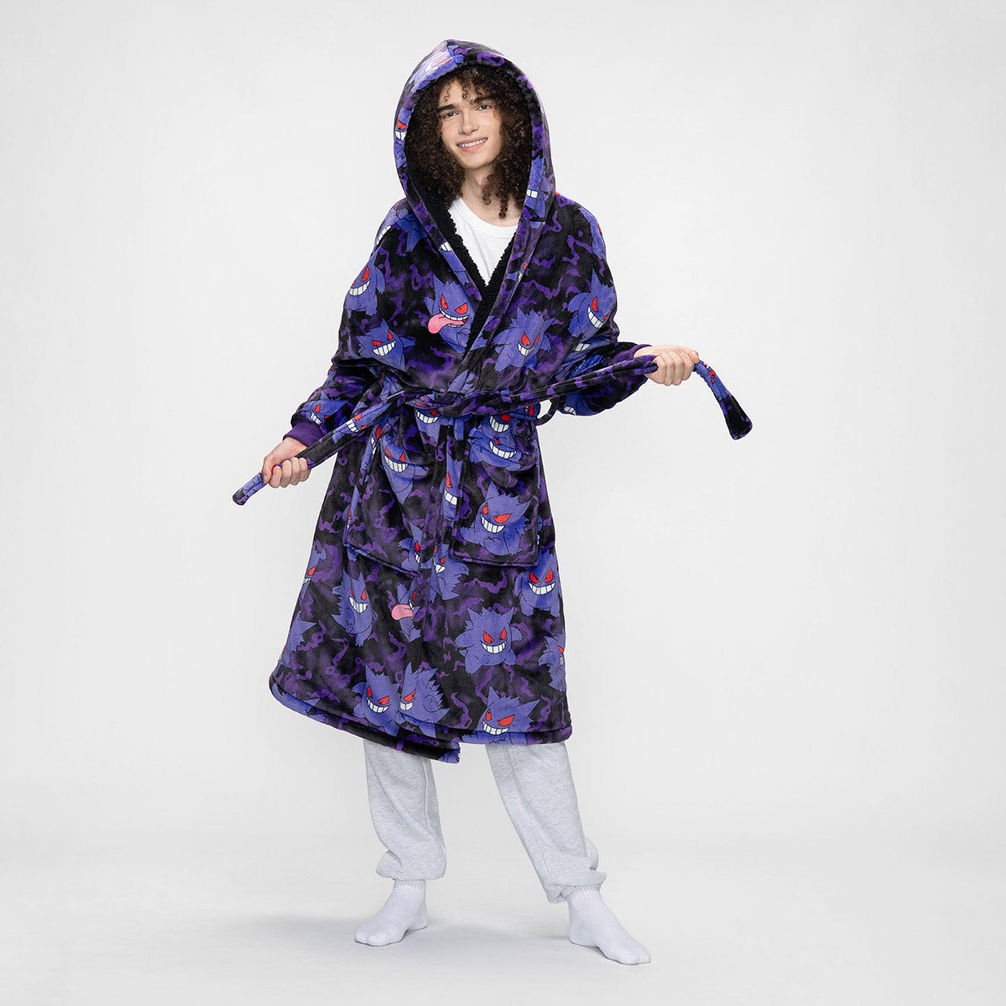 size: Aleks is 6ft wearing a size L/XL