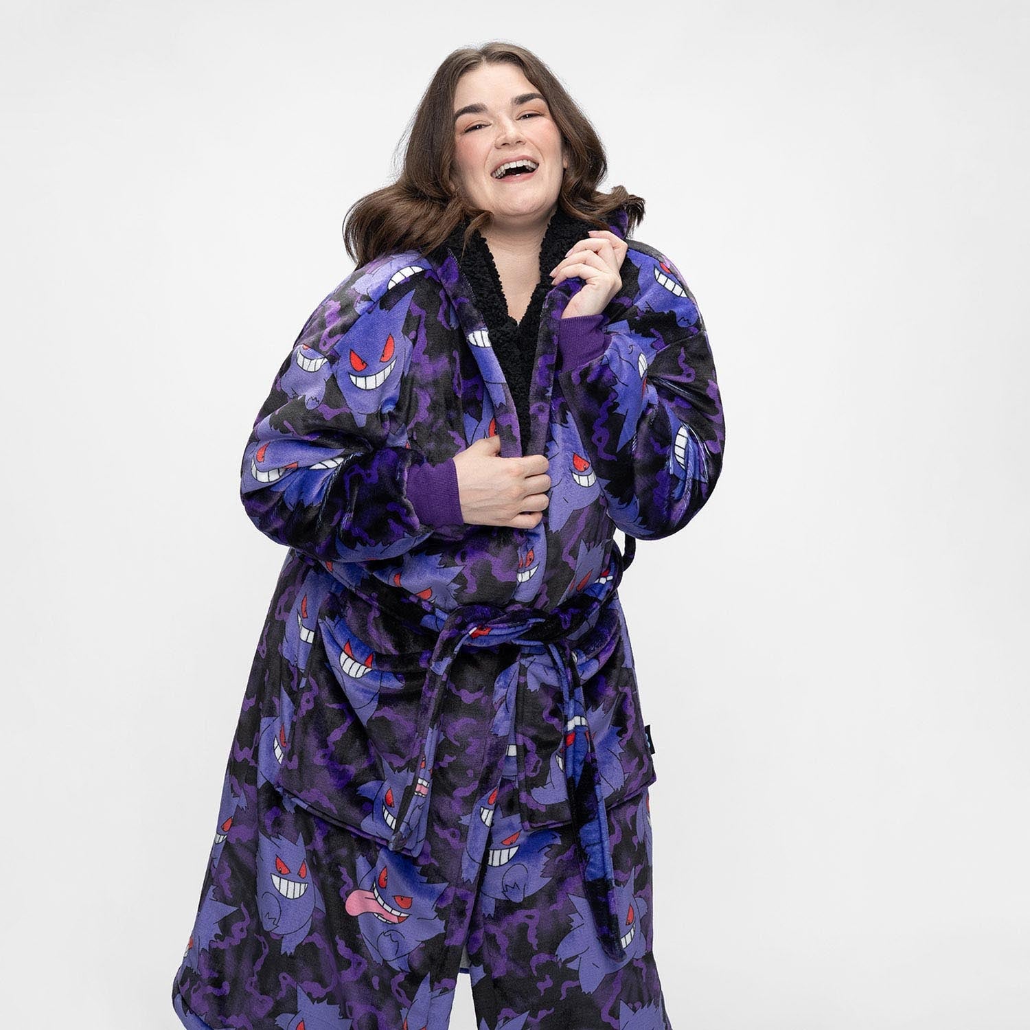 size: Claudia is 5'8" wearing a size L/XL