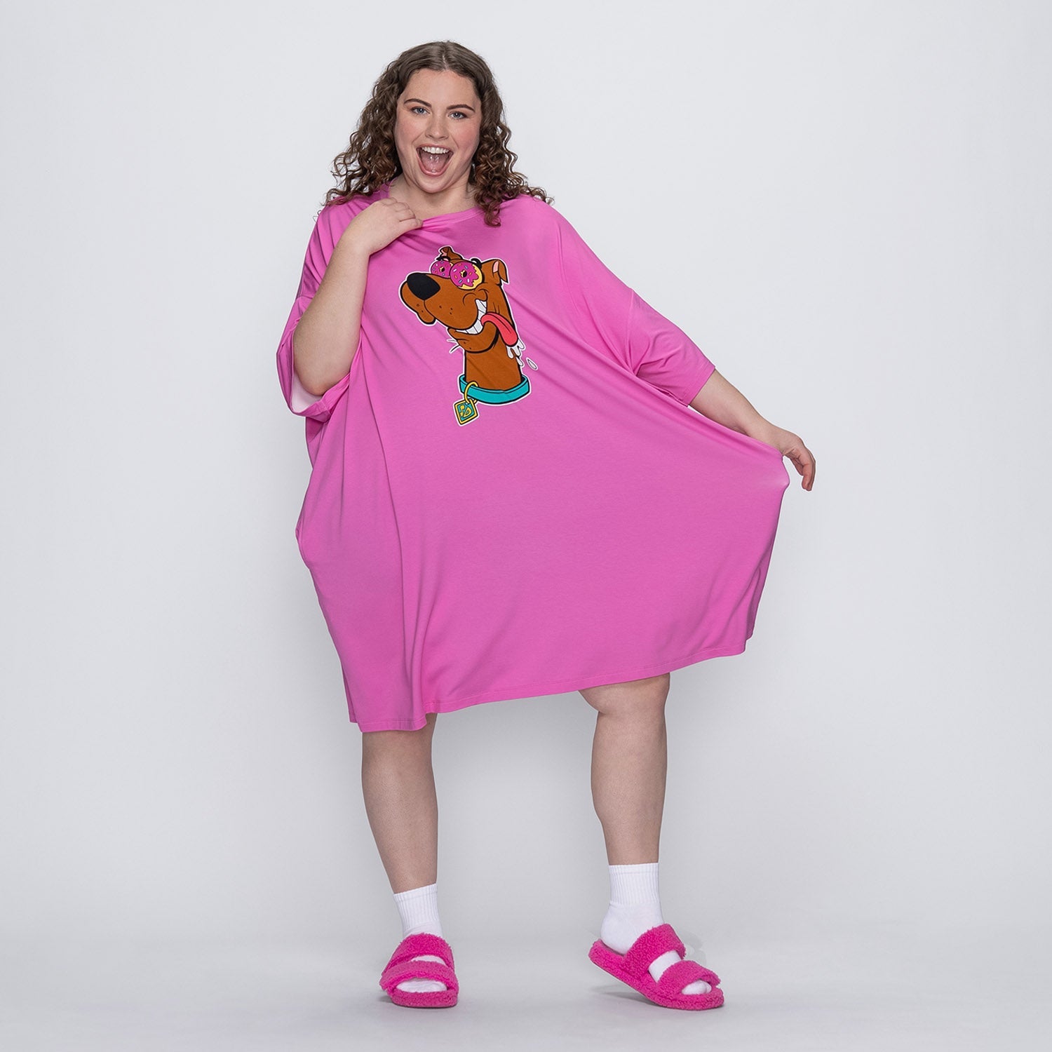 size: Finty is 5′7″ wearing a size OSFM