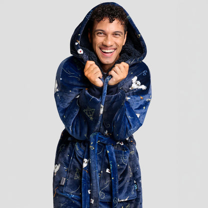 size: Renato is 5'11" wearing a size L/XL