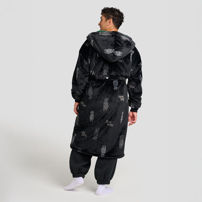 size: Renato is 5'11" wearing a size L/XL
