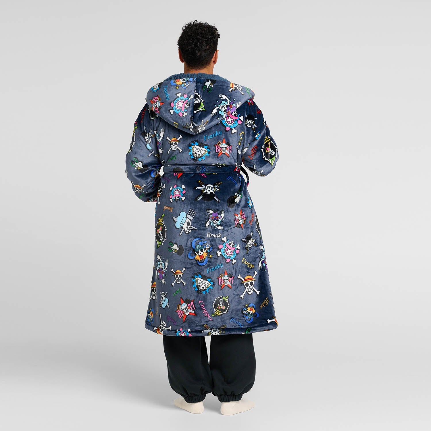 size: Renato is 5'11" wearing a size L/XL