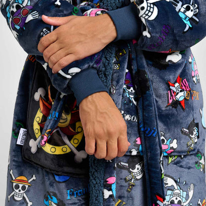 size: Renato is 5'11" wearing a size L/XL